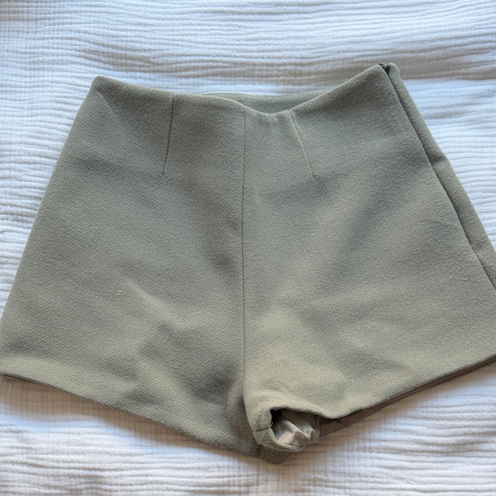 The Frankie Shop High Waist Cream Shorts